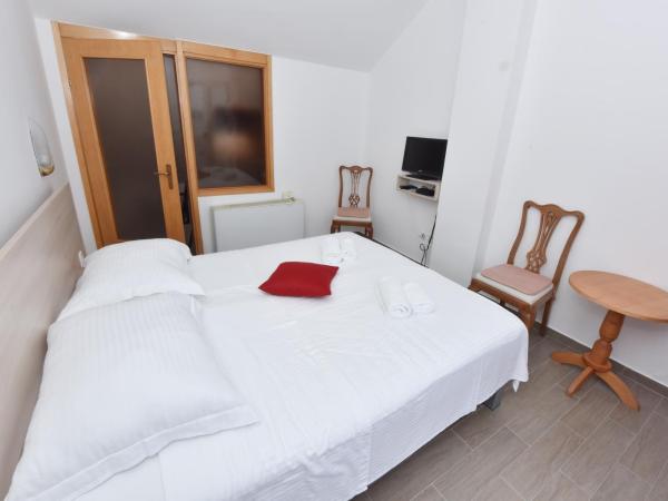 Pansion Karoca : photo 1 de la chambre chambre triple 1 - vue sur mer