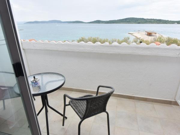 Pansion Karoca : photo 3 de la chambre chambre double avec balcon - vue sur mer - 1