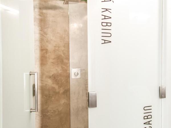 Czech Inn : photo 4 de la chambre chambre lits jumeaux avec salle de bains commune