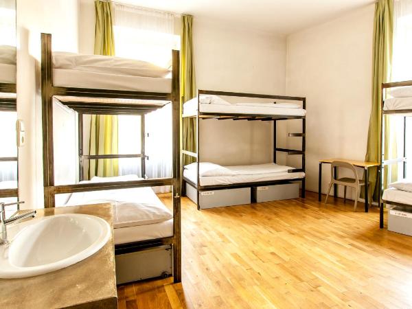Czech Inn : photo 6 de la chambre lit superposé dans dortoir mixte de 8 lits