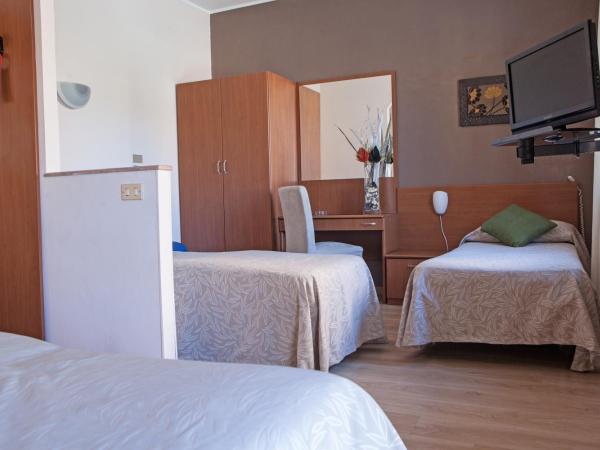 Hotel Adriano : photo 1 de la chambre chambre triple