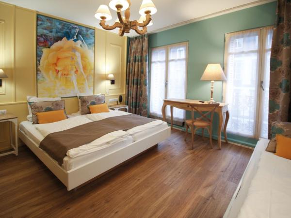 Hotel Roses : photo 5 de la chambre chambre triple