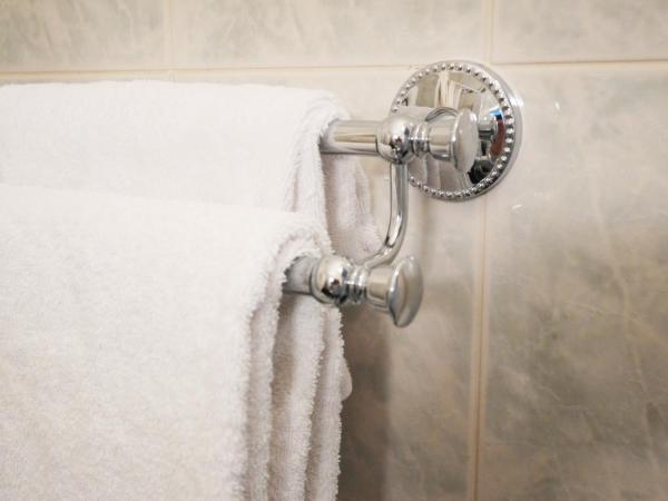 Hôtel Avenir Jonquière : photo 6 de la chambre chambre simple avec salle de bains privative