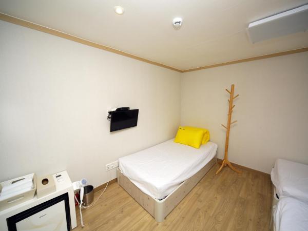 24 Guesthouse KyungHee University : photo 4 de la chambre chambre triple confort