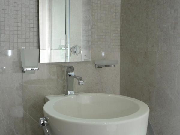 GOLDEN TULIP CANNES HOTEL de PARIS : photo 7 de la chambre appartement 1 chambre