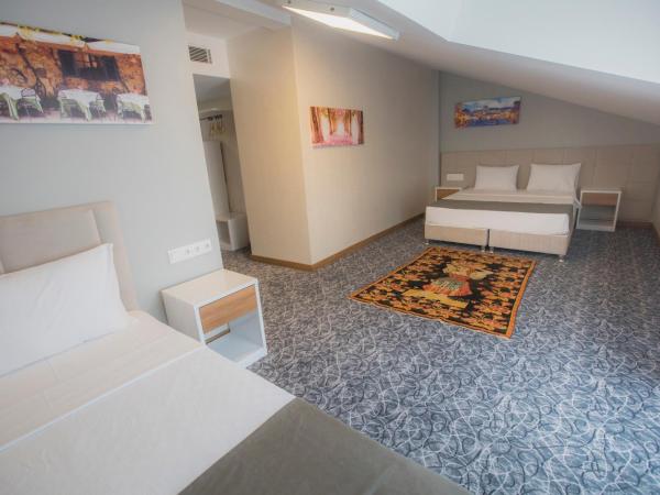 Royal İnci Hotel : photo 1 de la chambre suite familiale de luxe avec balcon