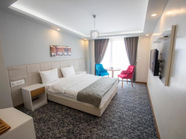 Royal İnci Hotel : photo 8 de la chambre suite familiale de luxe avec balcon
