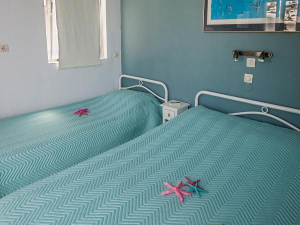 Fraskoula's Town : photo 2 de la chambre chambre triple (3 adultes)