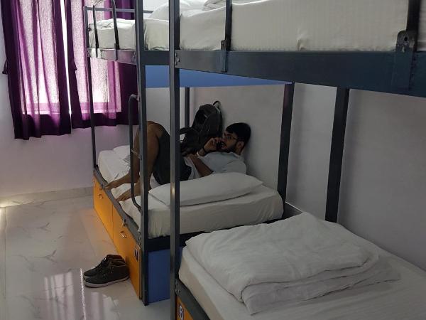 Backpackers Villa Mumbai : photo 4 de la chambre lit dans dortoir mixte de 6 lits avec climatisation