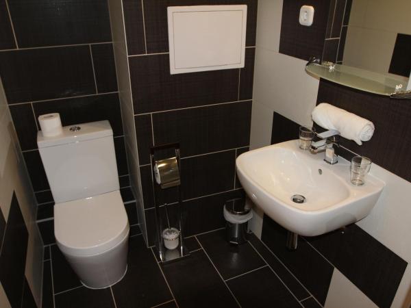 Triple M Hotel : photo 8 de la chambre petite chambre double ou lits jumeaux