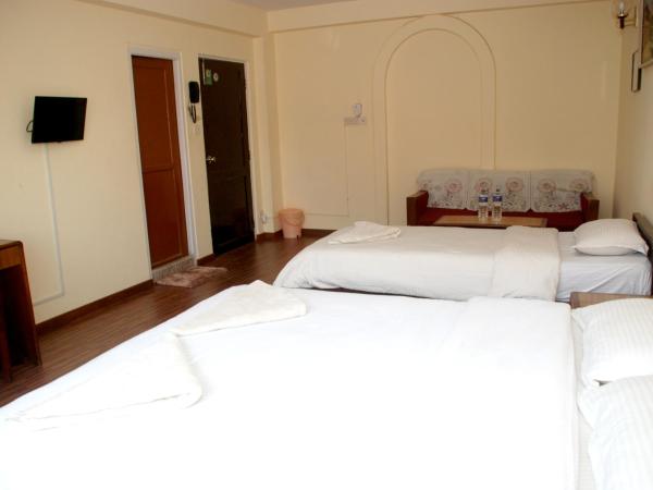 Kathmandu Madhuban Guest House : photo 1 de la chambre chambre familiale avec balcon