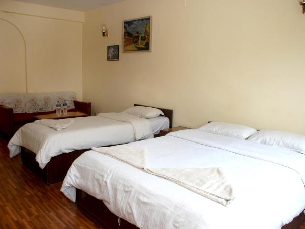 Kathmandu Madhuban Guest House : photo 4 de la chambre chambre familiale avec balcon