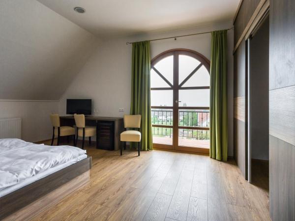 Figula Vendégház : photo 1 de la chambre modern family room with lake view