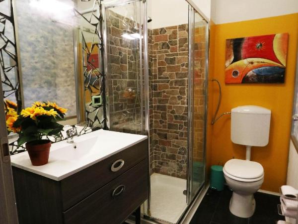 Panda Hostel : photo 5 de la chambre chambre double avec salle de bains privative