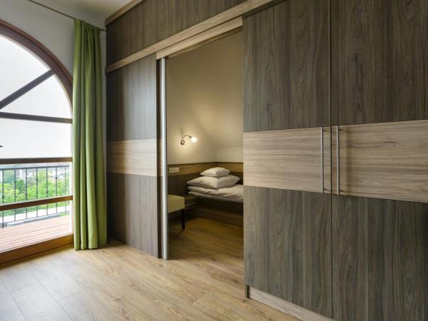 Figula Vendégház : photo 4 de la chambre modern family room with lake view