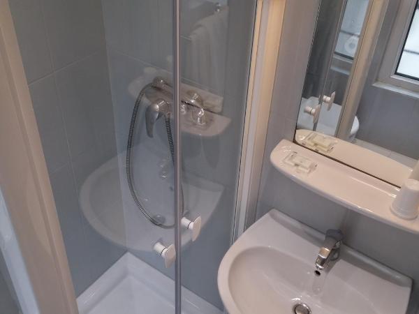 Modern Hotel : photo 4 de la chambre chambre lits jumeaux