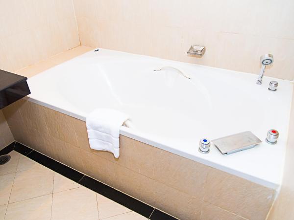 Intimate Hotel Pattaya - SHA Extra Plus : photo 8 de la chambre chambre deluxe double ou lits jumeaux