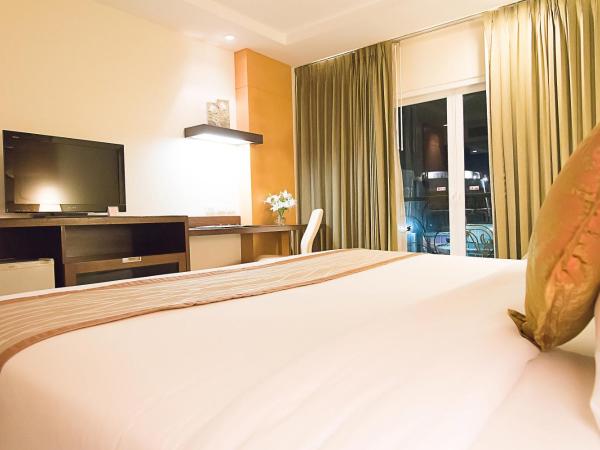 Intimate Hotel Pattaya - SHA Extra Plus : photo 7 de la chambre chambre double de luxe avec baignoire spa 