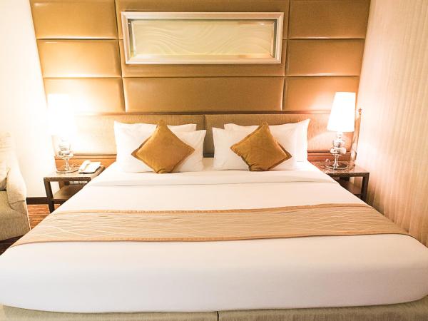 Intimate Hotel Pattaya - SHA Extra Plus : photo 8 de la chambre chambre double de luxe avec baignoire spa