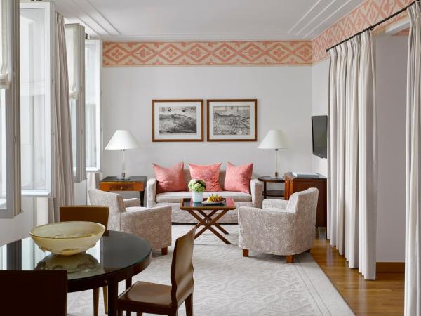 Four Seasons Hotel Milano : photo 3 de la chambre suite exécutive four seasons avec lit king-size