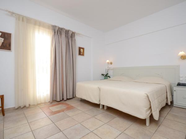 Astir Of Naxos : photo 4 de la chambre chambre familiale