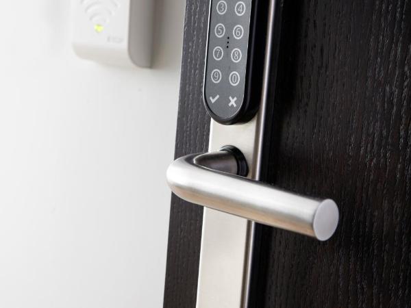 Pensión Garibai : photo 1 de la chambre chambre double ou lits jumeaux avec balcon