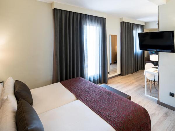 Catalonia Castellnou : photo 3 de la chambre chambre double ou lits jumeaux premium avec terrasse