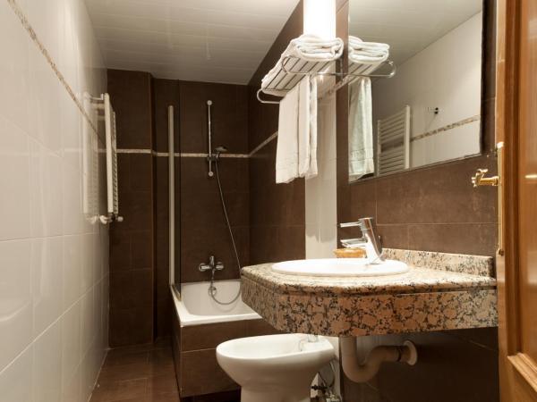 Hotel Cantón : photo 4 de la chambre chambre triple