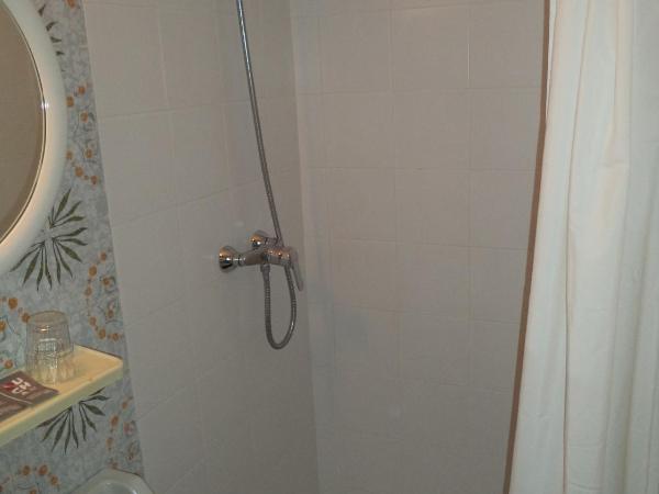 Hostal Cruz : photo 5 de la chambre chambre lits jumeaux avec balcon