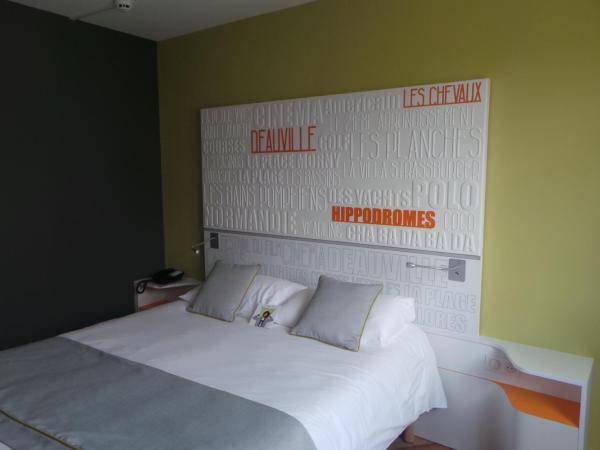 ibis Styles Deauville Centre : photo 2 de la chambre chambre double avec balcon