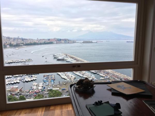 Suite 52 : photo 6 de la chambre suite lit king-size - vue sur mer