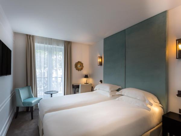 Hôtel La Comtesse : photo 2 de la chambre chambre double marquise – vue latérale sur tour eiffel