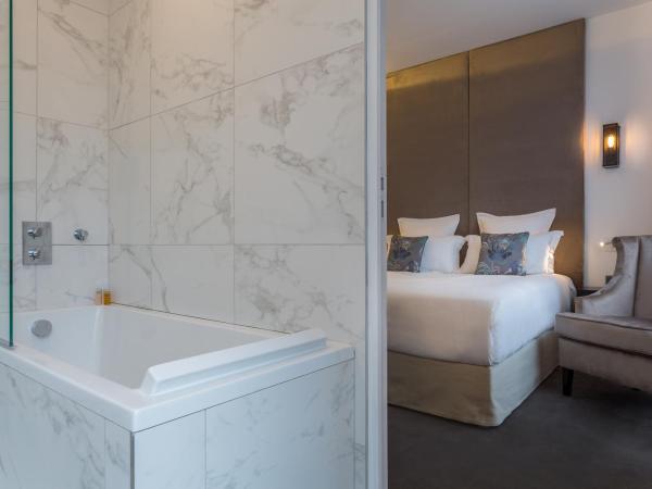 Hôtel La Comtesse : photo 3 de la chambre chambre double marquise – vue latérale sur tour eiffel