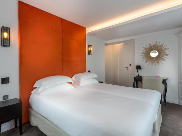 Hôtel La Comtesse : photo 4 de la chambre chambre double comtesse – vue frontale sur tour eiffel