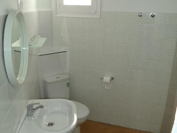 Hostal Cruz : photo 5 de la chambre chambre lits jumeaux supérieure avec balcon