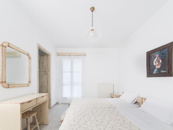 Fragias Studios & Apartments : photo 5 de la chambre studio standard avec balcon privé 