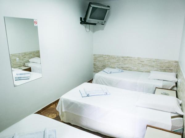 Hotel Vitória : photo 2 de la chambre chambre triple standard