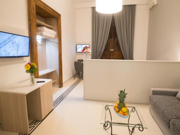 Napoli Milionaria B&B : photo 5 de la chambre suite avec balcon