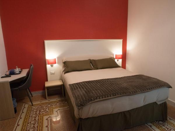 Napoli Milionaria B&B : photo 3 de la chambre chambre double