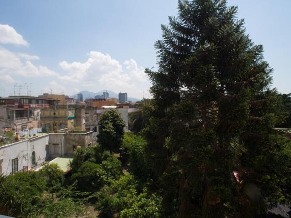 Napoli Milionaria B&B : photo 1 de la chambre studio familial