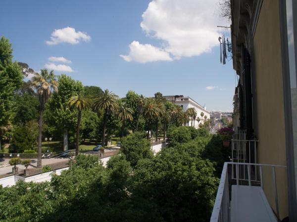 Napoli Milionaria B&B : photo 9 de la chambre studio familial