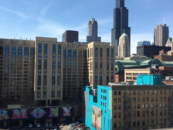Congress Plaza Hotel Chicago : photo 7 de la chambre suite lit king-size - vue sur ville