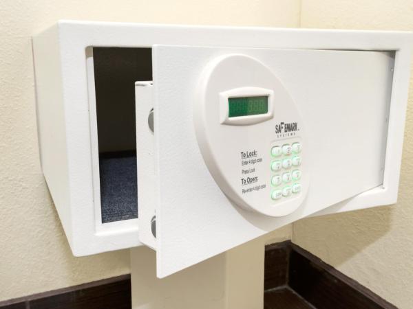 Days Inn by Wyndham Albuquerque West : photo 5 de la chambre chambre 2 lits queen-size - non-fumeurs