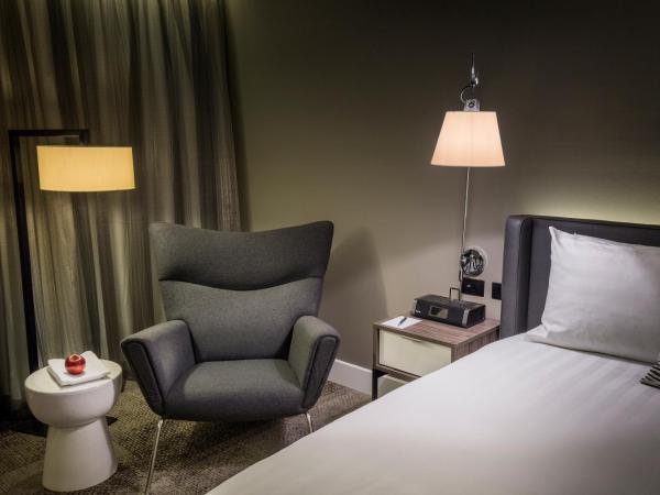 PARKROYAL Parramatta : photo 4 de la chambre chambre king avec accès au salon club 