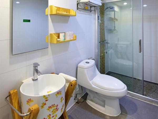 LN Whitehouse Hotel : photo 2 de la chambre chambre familiale