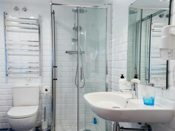 Blue Barcelona : photo 4 de la chambre chambre double avec salle de bains privative