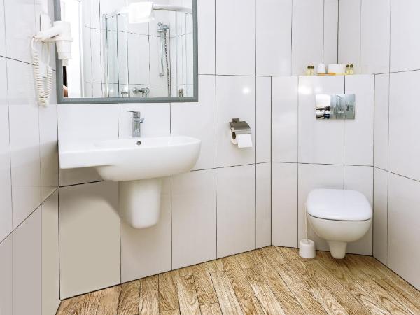 Hotel Kazimierz III : photo 10 de la chambre chambre double avec salle de bains privative