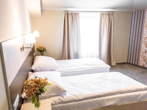 Hotel Kazimierz III : photo 8 de la chambre chambre lits jumeaux avec salle de bains privative