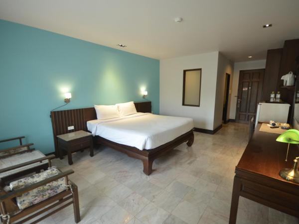 Sakorn Residence and Hotel : photo 2 de la chambre chambre lit king-size supérieure