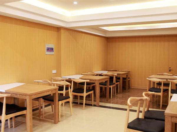 GreenTree Inn Shanghai FTA Waigaoqiao Free Trade Zone North Subway Station Shell Hotel : photo 1 de la chambre offre citoyens chinois - chambre double